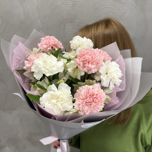 Delicate duobucket of dianthus and alstroemeria