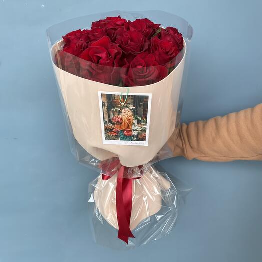 11 красных роз в оригинальной упаковке