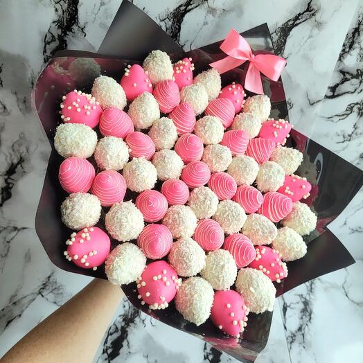 Ramo de fresas cubiertas de chocolate con chips de coco
