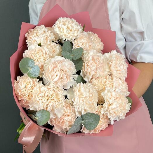 Bouquet of flowers. Cream Dianthus 19 pieces and Eucalyptus
