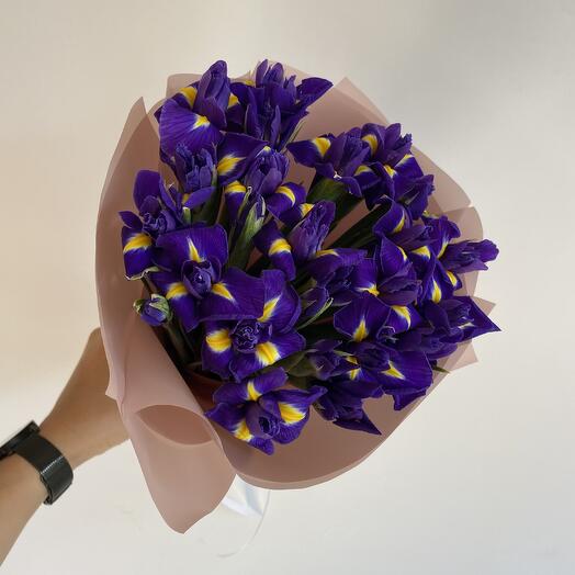 Букет из 25 отборных ирисов
