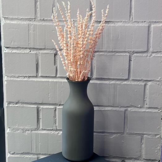 Стабилизированная лаванда в серой матовой вазе