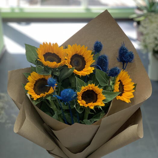 A bouquet of five sunflowers