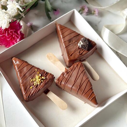 Ассорти чизкейков в молочном шоколаде в подарок