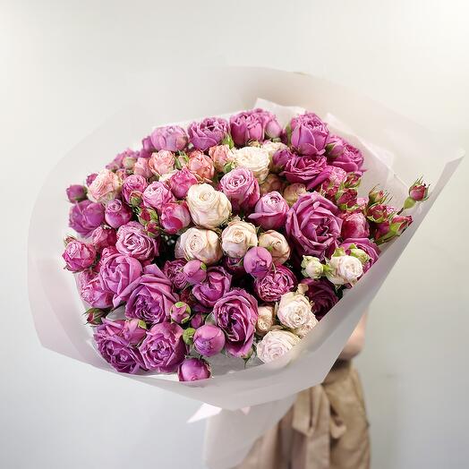 Large bouquet of spray roses