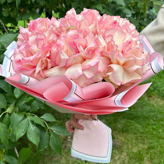 Японские розы в оформлении