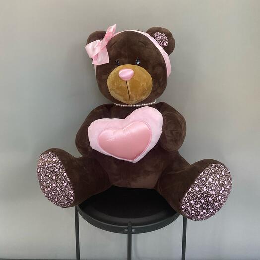 Большой медведь с сердцем