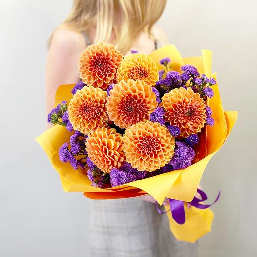 Orange dahlias with limonium