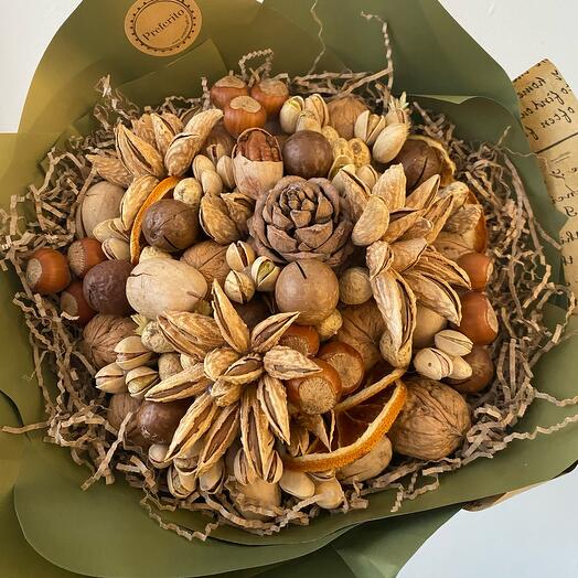 Съедобный букет из орехов