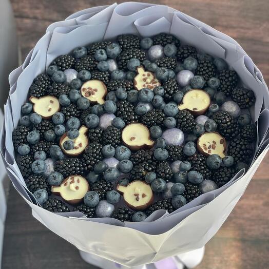 Букет из голубики и ежевики
