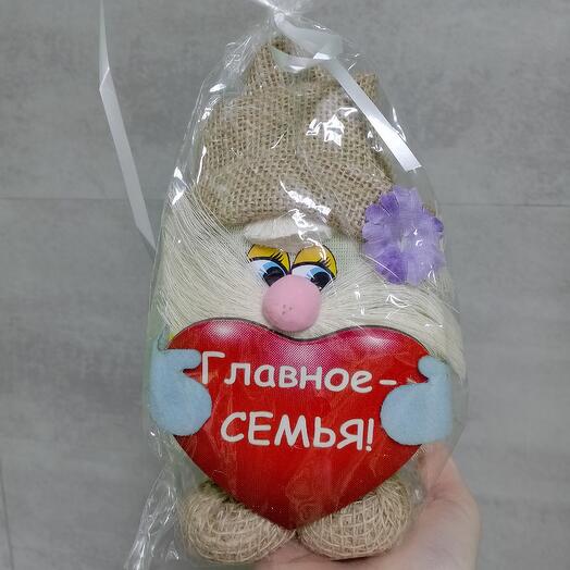 Фигурка оберег домовой "Главное - семья"