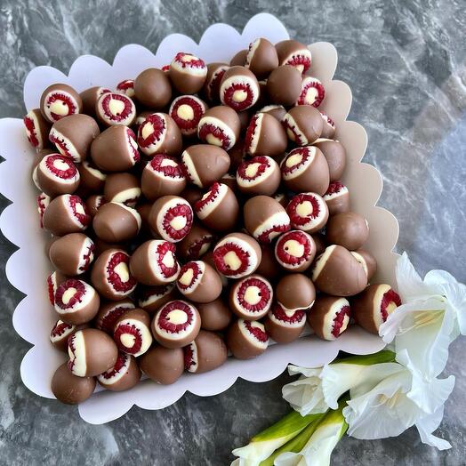 Raspberries in chocolate
