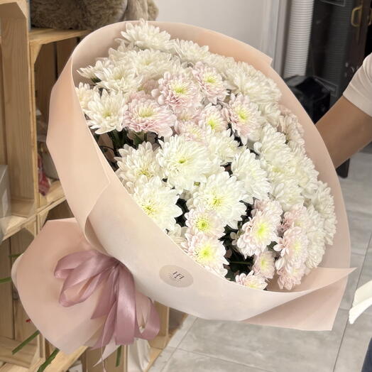 Ramo de crisantemos blanco y rosado