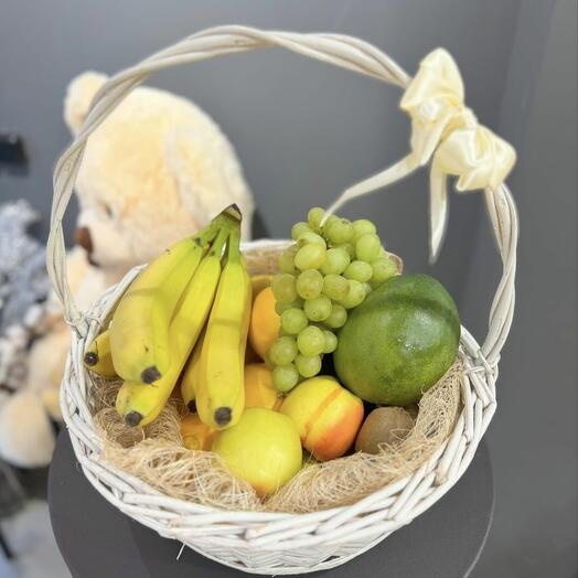 Корзина с фруктами