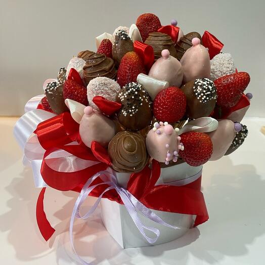 Клубника в шоколаде "Красный атлас"