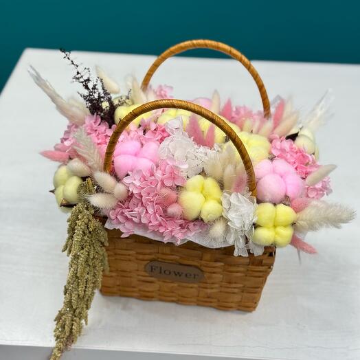 Лукошко с сухоцветами