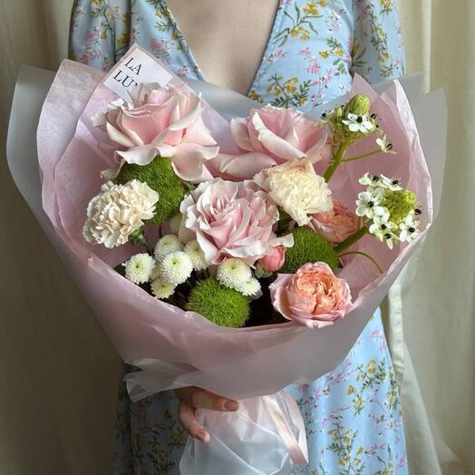 Авторский букет с французскими розами и орнитогалумом