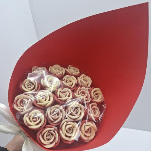 Букет 19 бело-красных шоколадных роз из бельгийского шоколада, ручная работа, сладкий букет арт. 3589
