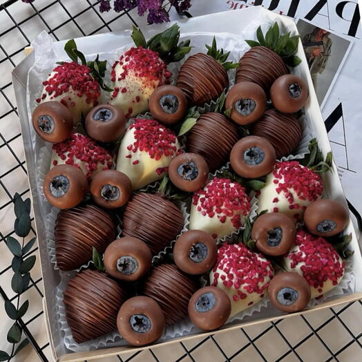 Клубника и голубика в шоколаде радость вкуса