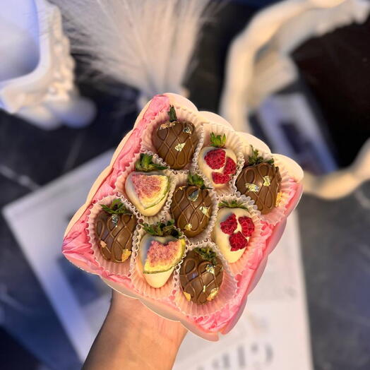 Бокс с клубникой в шоколаде