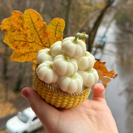 Свеча «корзинка с тыквами»