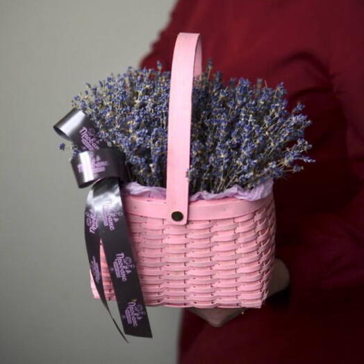 Нежная корзина с ароматной лавандой