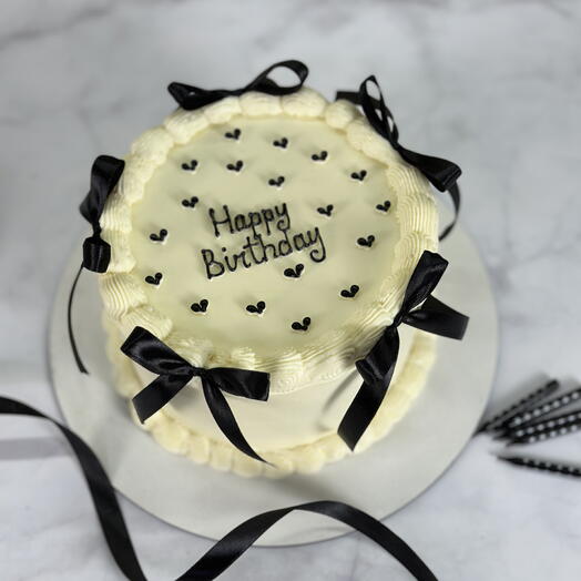 Торт "Happy Birthday" с бантиками