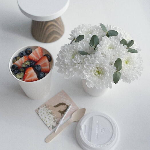 Набор торт в стакане с цветами «Ягоды»