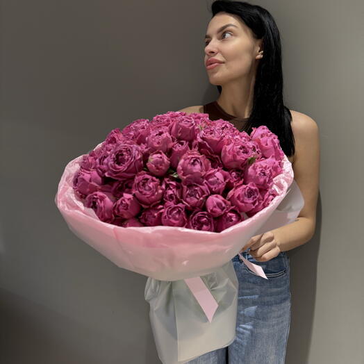 Трендовый букет из пионовидной розы