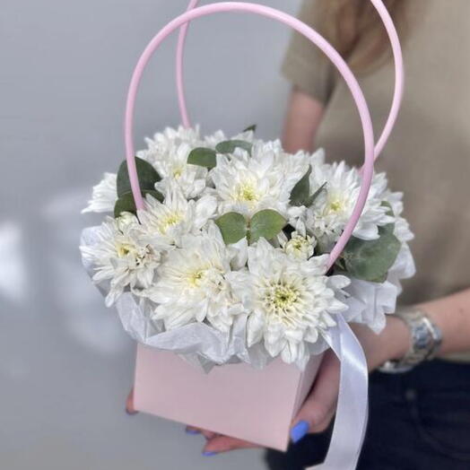 Хризантемы в сумочке с эвкалиптом 🕊️