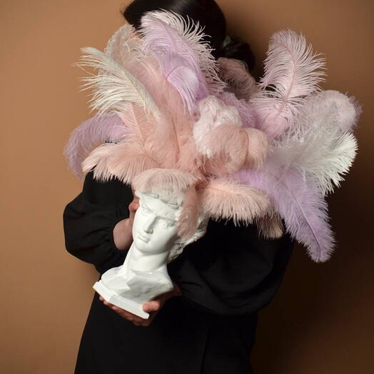 Статуэтка бюст Давида с декоротивными перьями