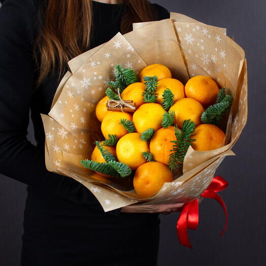 Съедобный букет из 13 мандарин с елью