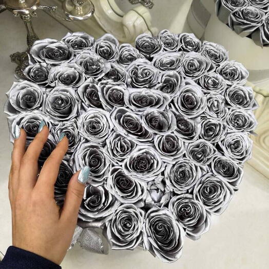 Серебряные розы в коробке-сердце