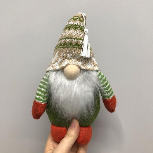 Зелёный гном новогодний декор