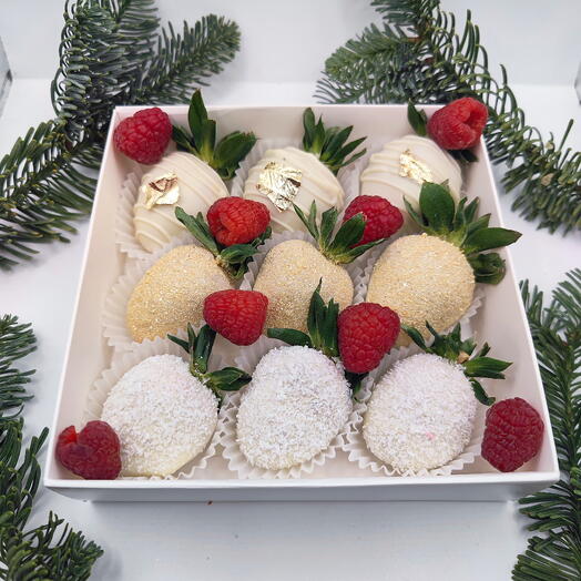 Клубника в шоколаде 9-12 ягод белый, малина