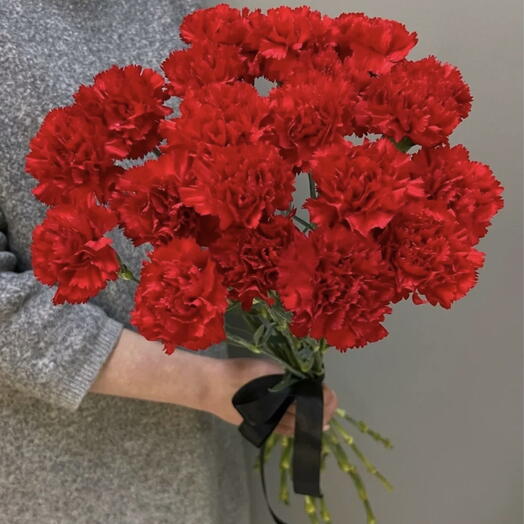 20 красных гвоздик