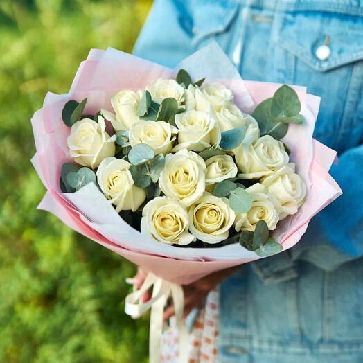 Нежные белые розы с эвкалиптом🌿