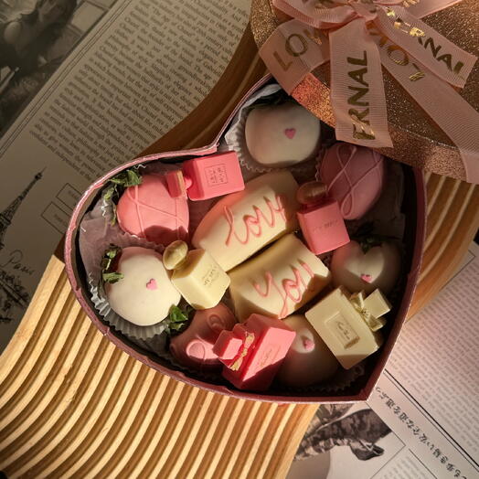 Бокс из клубники и бананов в шоколаде «love you»