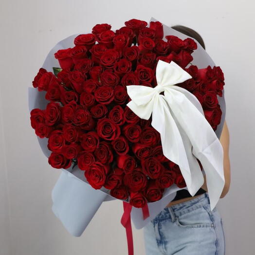 101 красная высокая Роза с бантиком