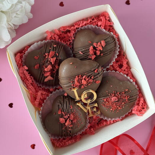 Пирожное картошка ко Дню влюблённых «Love» — сердце с топером