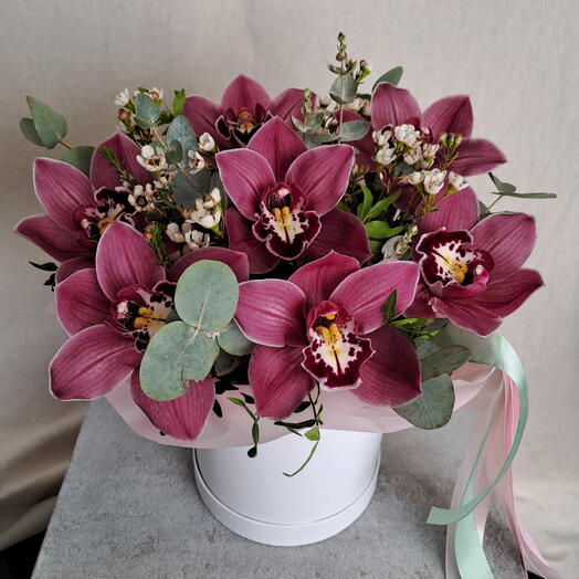 Коробка с орхидеями