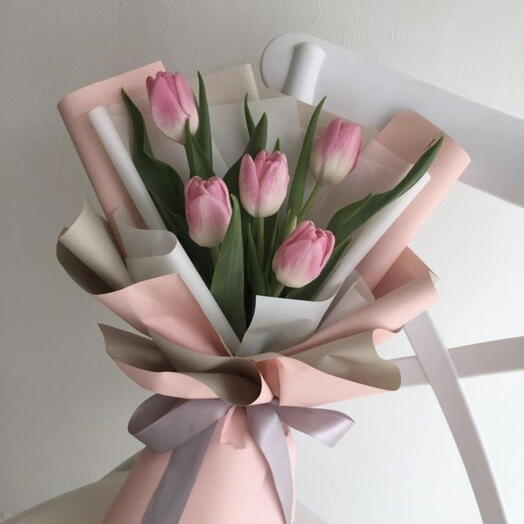 5 розовых тюльпанов