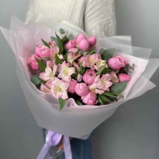 Букет с пионовидной розой и альстромерией