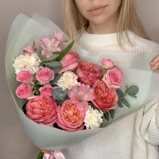 Букет «Пинк экспрешн» с пионовидными и кустовыми розами 🌸