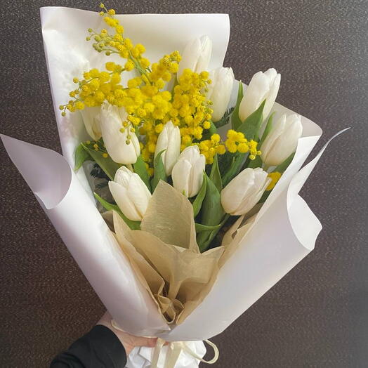 Букет из тюльпанов с мимозой