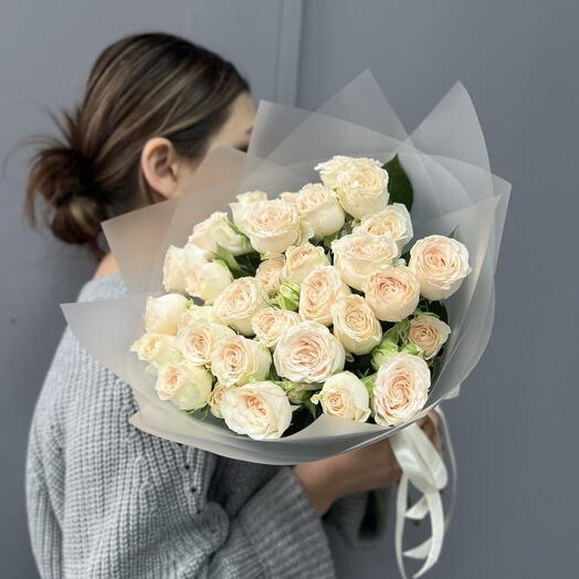 Букет из 7 персиковых кустовых роз