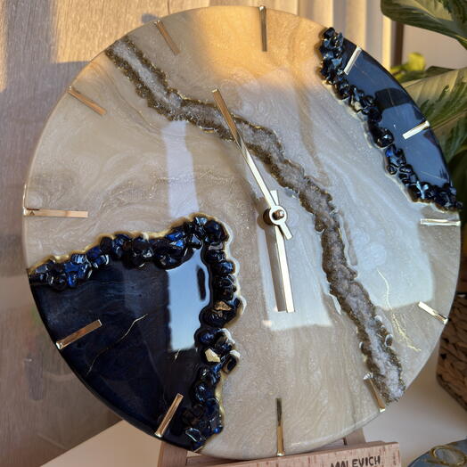 Часы из эпоксидной смылы