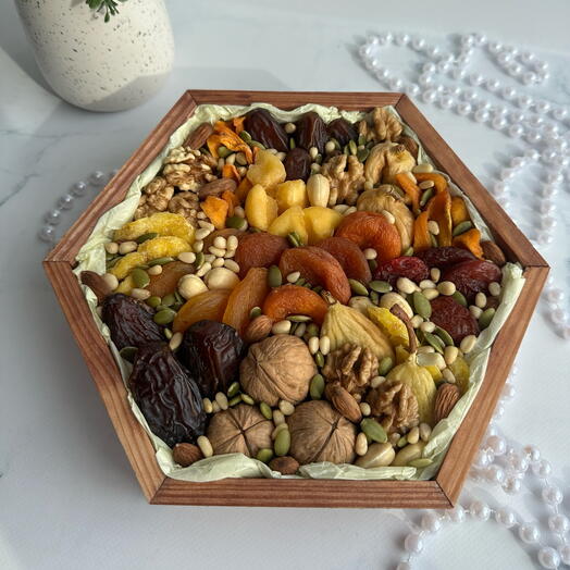Вкусный подарок с  сухофруктами и орехами на ифтар