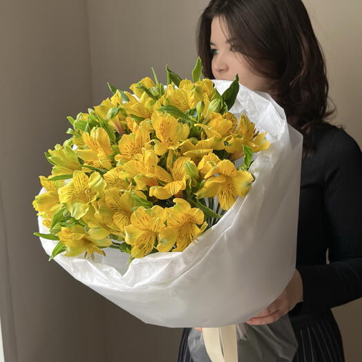 Букет желтых альстромерий🌼