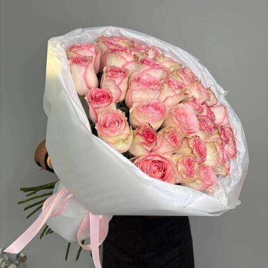 35 розовых роз Есперане упаковке🌸